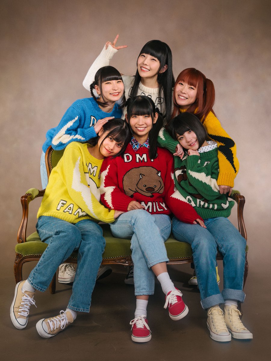 dempagumi's tweet photo. 📣News①
#でんぱ組.inc 4.15発売 New Album「愛が地球救うんさ！だってでんぱ組.incはファミリーでしょ」ジャケット写真を公開🎉そして予約購入先着特典が決定🙌🏻✨詳細はこちらからご確認ください👀✅https://t.co/hYN4VMnFb6 https://t.co/ZOVQ0cnRDP