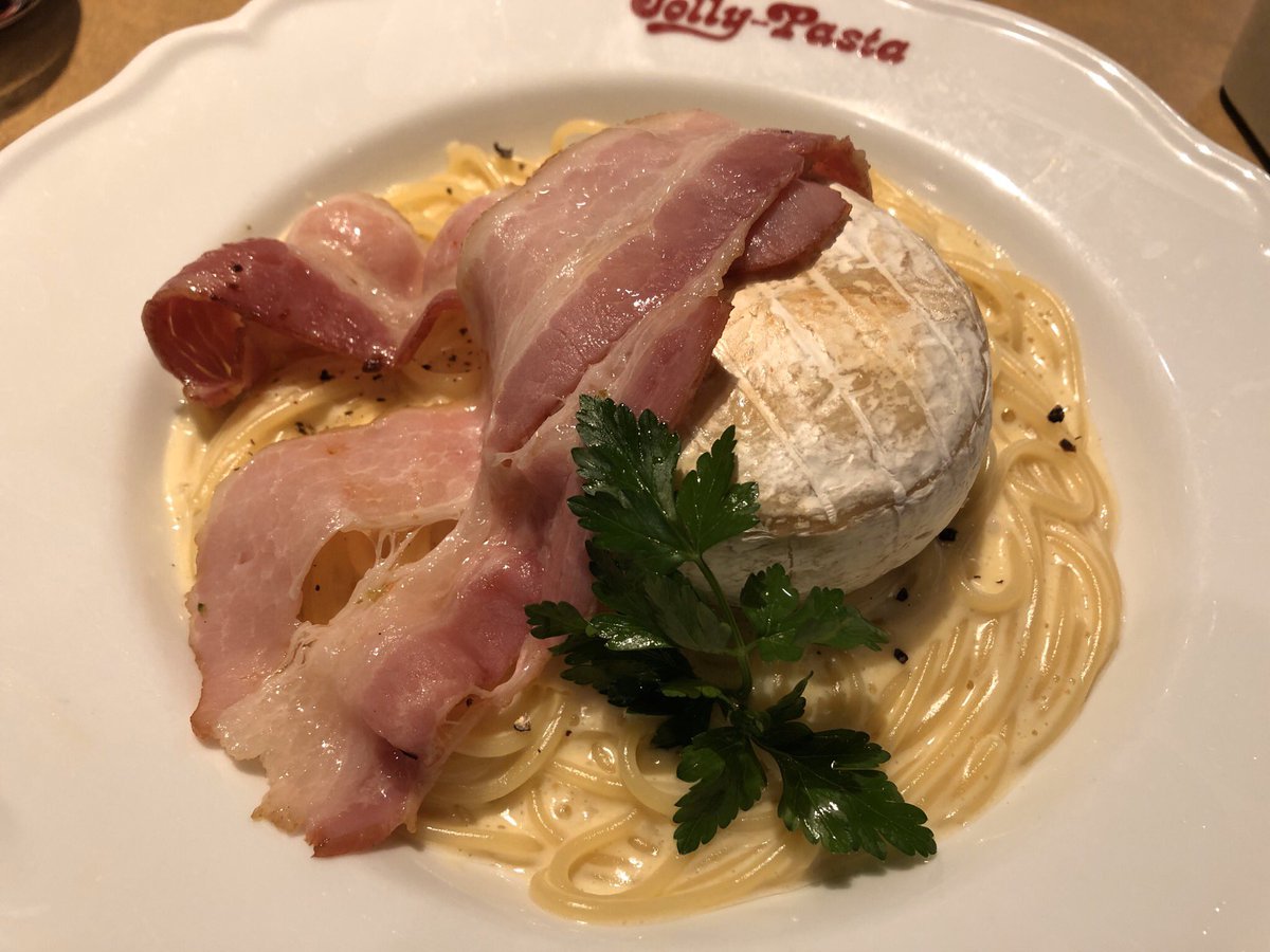 今川焼きみたいなチーズの塊を食ってもたれる トモノのイラスト