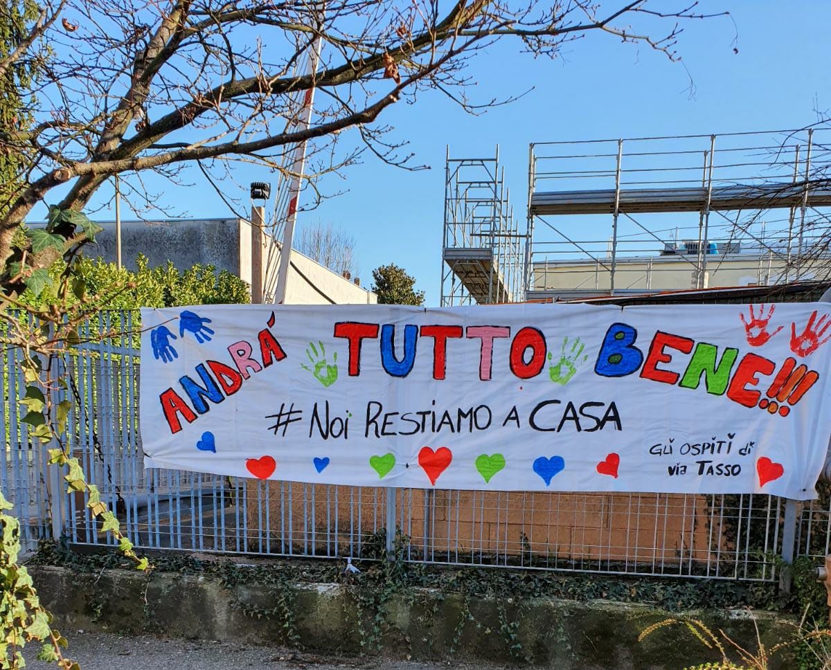 Anche gli ospiti del Centro Polifunzionale per la terza età di Busto Arsizio lanciano un messaggio di speranza con un comportamento responsabile 👏👏👏
#andratuttobene
#noirestiamoacasa