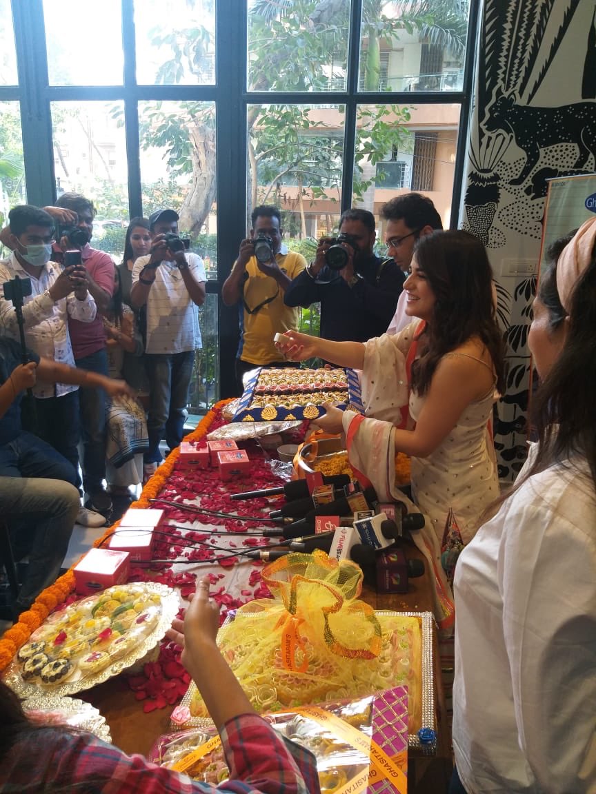 jiostudios's tweet photo. Engaging in a fun activity, Radhika Madan was not only seen enjoying herself while making ladoos but eating them too!Not just that, the sweet girl even fed them media the delicious mithais. Talk about having your cake and eating it too! @Irrfank #KareenaKapoorKhan @radhikamadan01 https://t.co/bHy7td04y6