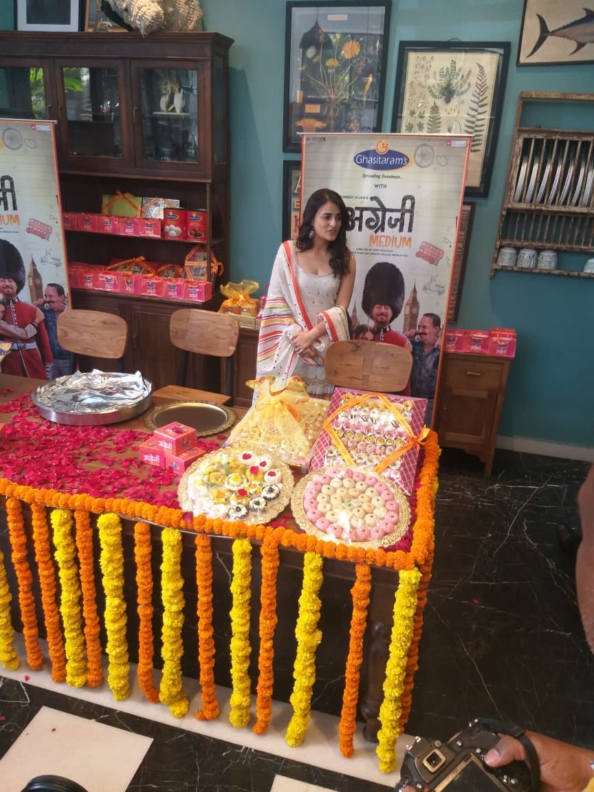 jiostudios's tweet photo. Engaging in a fun activity, Radhika Madan was not only seen enjoying herself while making ladoos but eating them too!Not just that, the sweet girl even fed them media the delicious mithais. Talk about having your cake and eating it too! @Irrfank #KareenaKapoorKhan @radhikamadan01 https://t.co/bHy7td04y6