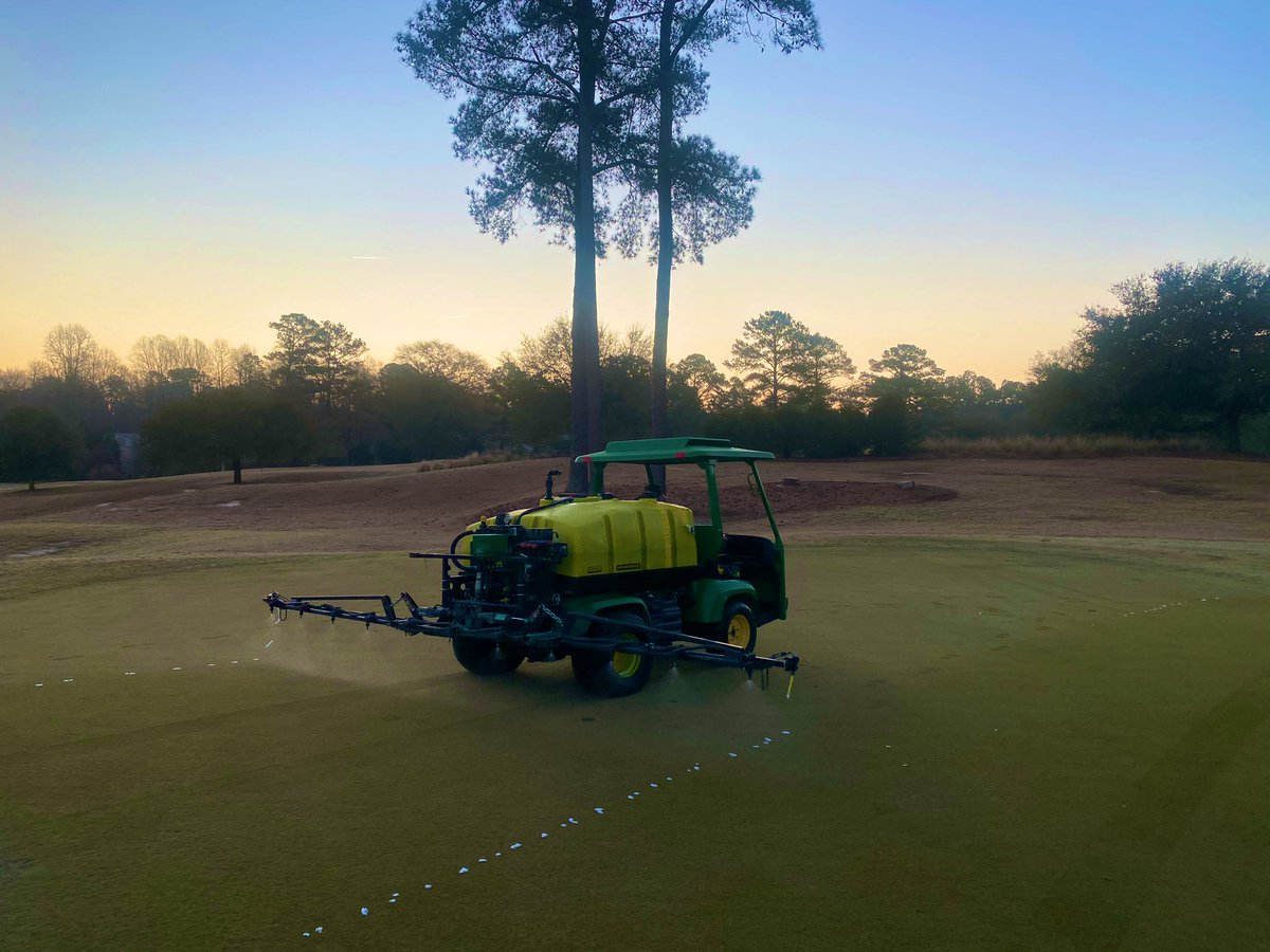 Tom_Taylor1421's tweet photo. Bunkers raked, fairways getting mowed, and greens getting a little food with this weather with some @HowardFert #BlackBio #350turf and @HelenaAgri 0-29-5 #kinetic #uflexx @NufarmUSTurf  #Anuew and @SyngentaTurf #Primo #mycarolinasmorning https://t.co/c8Kjm1g6w9