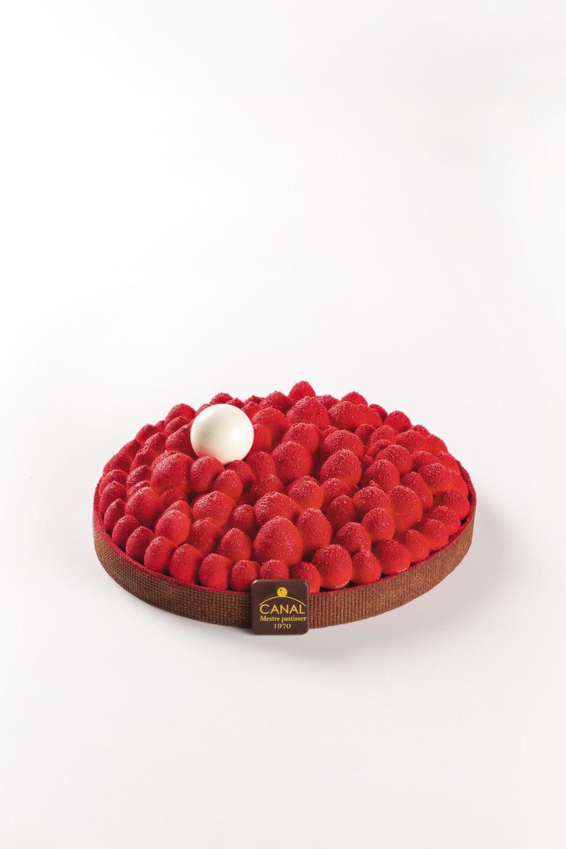 PastryRev's tweet photo. PãstryRevolution3⃣1️⃣
@toniveraa es @PastryRev
🔴TARTA DE FRAMBUESA Y MASCARPONE
La creación de @CanalPastis está compuesta por: sablé de cacao, bizcocho Sacher, gelificado de frambuesa, mascarpone montado y baño rojo aterciopelado
📚Ejemplares de #PR31: https://t.co/j2IeRr2Umy https://t.co/4MPKP0hInw