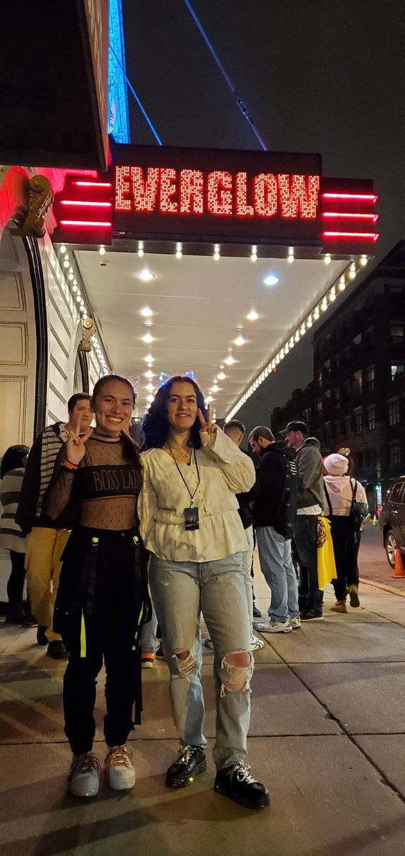 smolberry_tiger's tweet photo. #everglow #EVERGLOWinUSA #everglowinchicago #EverlastingTour https://t.co/0Q2cMoW26m
