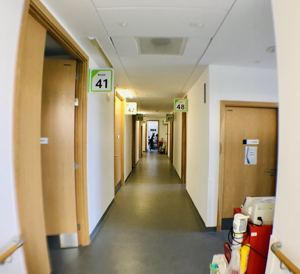 NBTPhysSci's tweet image. In these rooms in #cardiactesting we perform a variety of non-invasive diagnostics: Pacing follow-up, Echocardiography, Head-up tilt tests, ambulatory monitoring, electrocardiography, myocardial perfusion imaging and exercise tolerance testing + phys-led ILR implantation. ⁦