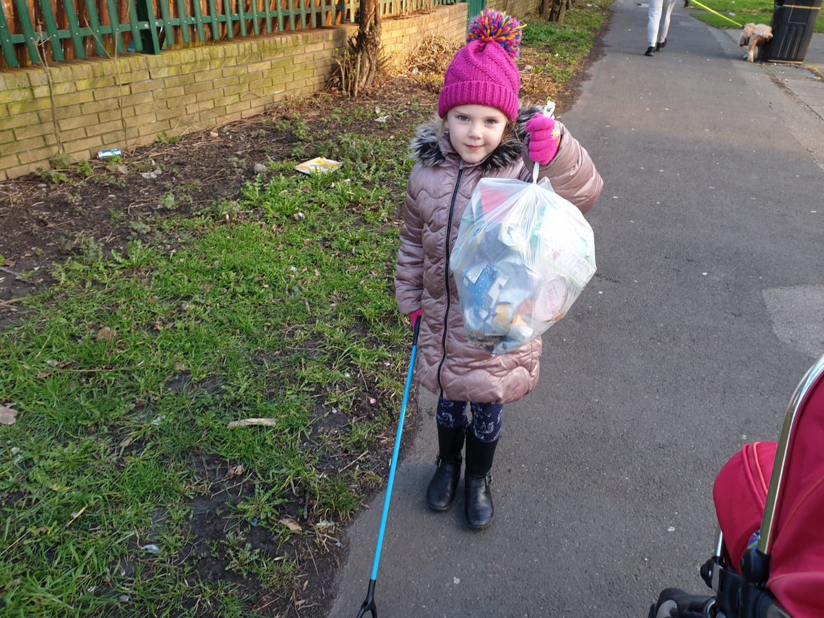 JaskoKathleen's tweet photo. @NYPS_ECO Alicja is so proud to be on the Eco Team and is hard at work whenever she can! https://t.co/xIvzfU02oU