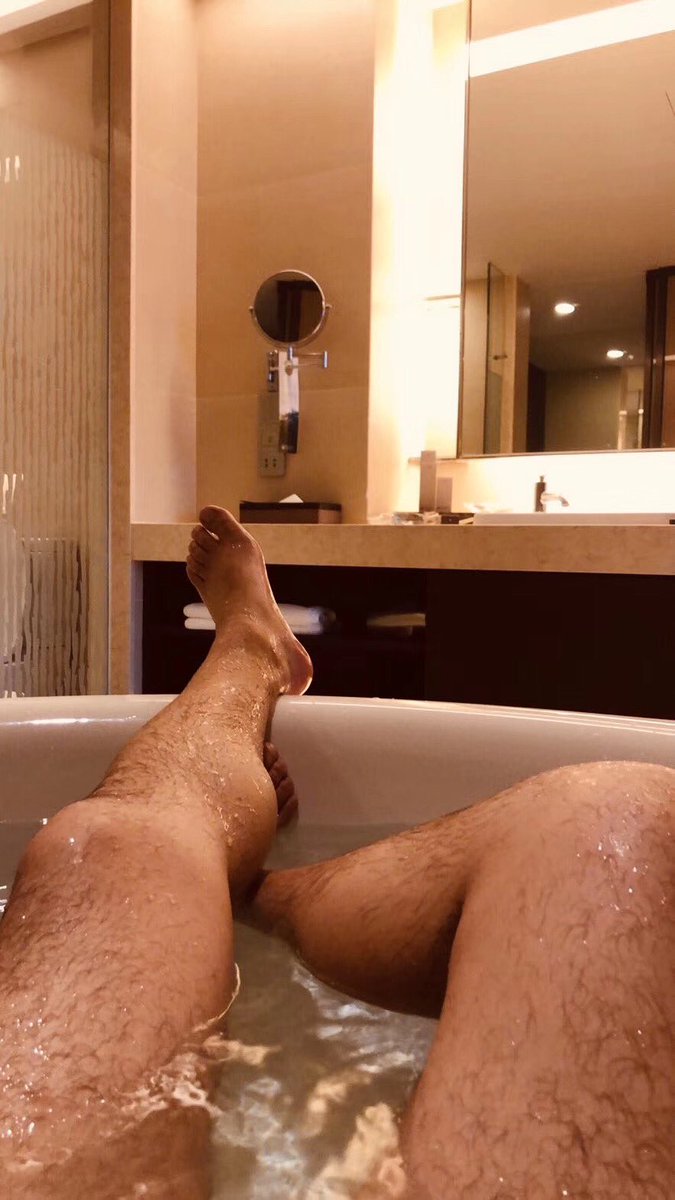 H64005428's tweet photo. 泡个澡🛀 https://t.co/iyyBHvAF5V