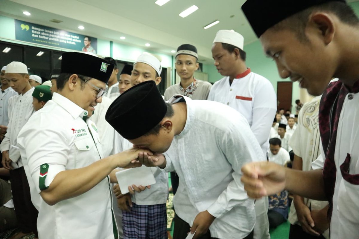 cethaar's tweet photo. Bukanlah kesabaran jika masih mempunyai batas, dan bukanlah keikhlasan jika masih merasakan sakit." #MujahadahPKB https://t.co/YE2iS5v16V
