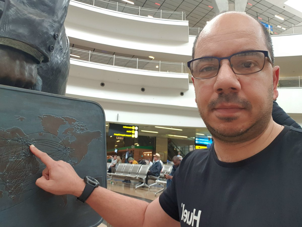 Meloquin_'s tweet photo. Finally some geocaching! Just arrived in Johannesburg and there's a new Virtual in the (very quiet) airport! #workcaching 😷😷😷 https://t.co/j4u7bfwd5w