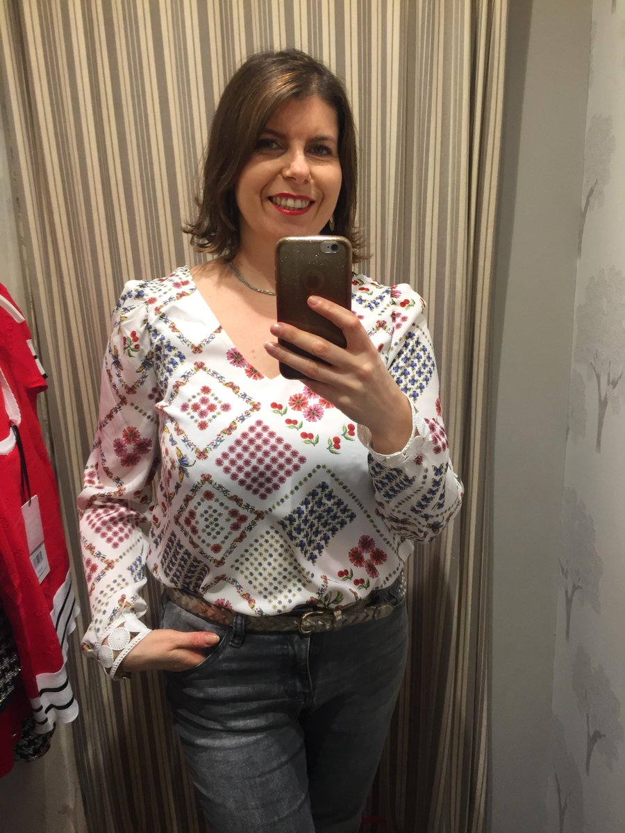 stefffanie_b's tweet photo. Je vous propose aujourd’hui cette petite blouse blanche à motifs, très sympa 😍 Bonne journée 😘 #AmbassadriceNafNaf #monaventurenafnaf #blouse #tendance #nafnafaddict #nafnafrouen #nafn... #monaventurenafnaf https://t.co/ecrG266bEa https://t.co/d32U1GjwBc