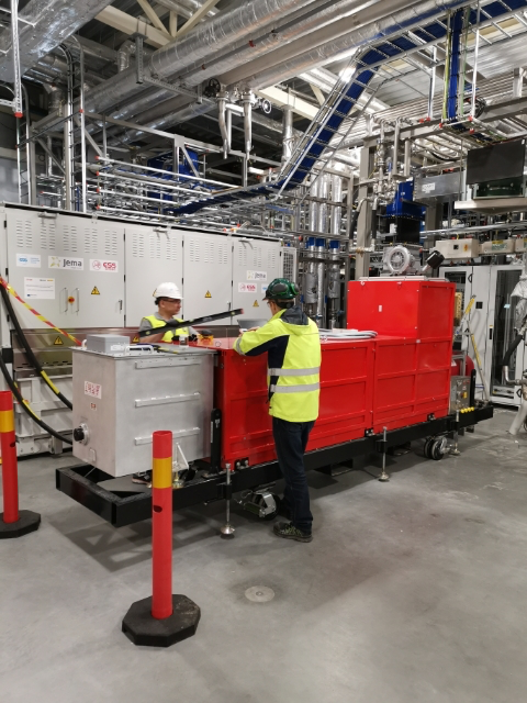 JohnWomersley's tweet photo. modulator and klystron for the @essneutron RFQ - the first accelerator stage after the ion source - have landed in Lund. We plan to start running proton beam through the RFQ and then the next stage, the DTL, beginning this summer https://t.co/ML0riBO9J8
