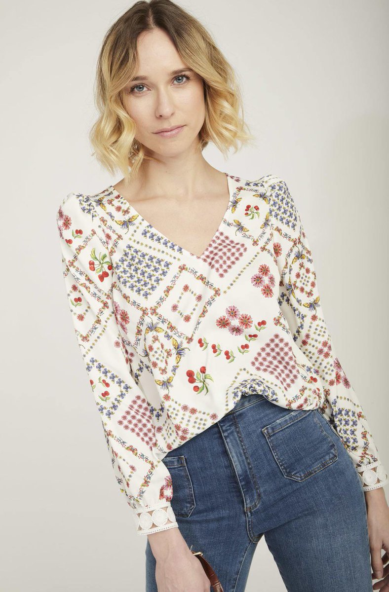 stefffanie_b's tweet photo. Je vous propose aujourd’hui cette petite blouse blanche à motifs, très sympa 😍 Bonne journée 😘 #AmbassadriceNafNaf #monaventurenafnaf #blouse #tendance #nafnafaddict #nafnafrouen #nafn... #monaventurenafnaf https://t.co/ecrG266bEa https://t.co/d32U1GjwBc