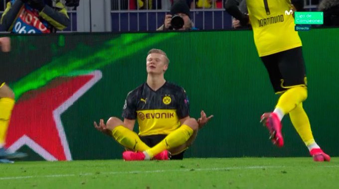 😳 RIDICULO - LAMENTABLE

🤷🏼‍♂️ Los jugadores del #PSG celebraron la clasificación para 1/4 de la #ChampionsLeague imitando la celebración de #Haaland en un claro gesto de burla

🗣Tan importante es saber perder cómo saber ganar, creo que lo de ayer es un mal ejemplo para lo jóvenes