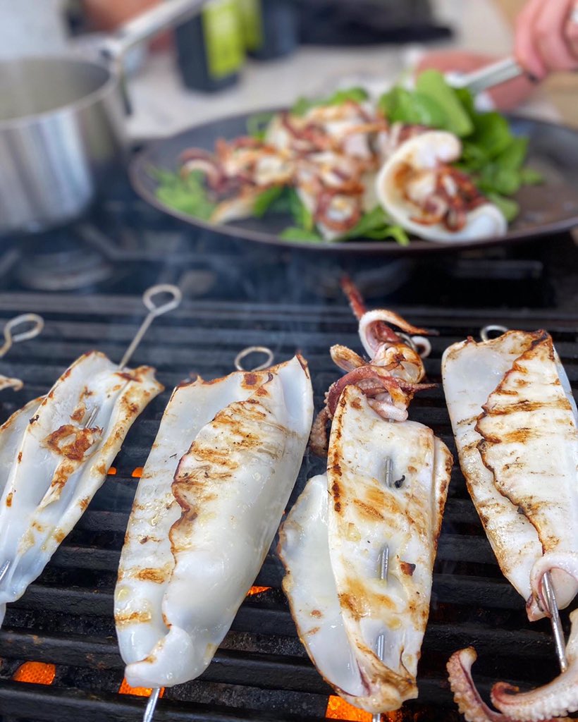 What a delightful evening here in Melbourne! Seems like an especially appropriate time to let you know that I’ll be barbecuing skewered calamari w lemon and salted chilli dressing on @bhgaus tomorrow evening. Tune in to see how & pick up the APRIL magazine for the recipe 🦑🔥🥬