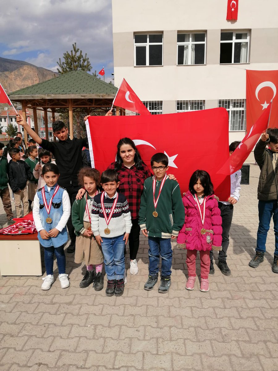 ŞELALE İLK-ORTAOKULU 12 MART İSTİKLAL MARŞININ KABULÜ VE M.AKİF ERSOY'U ANMA GÜNÜ
#12Mart #istiklalmarsi <a href="/Erzurum_Mem/">Erzurum İl Millî Eğitim Müdürlüğü</a> @MemUzundere