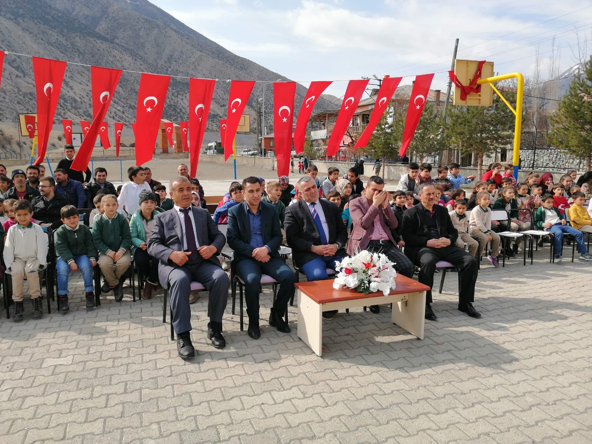 OKULUMUZDA 12 MART İSTİKLAL MARŞININ KABULÜ VE M.AKİF ERSOY'U ANMA GÜNÜ ÇEŞİTLİ ETKINLIKLERLE KUTLANDI.İSTİKLAL MARŞINI GÜZEL OKUMA YARIŞMASI DÜZENLENDİ...<a href="/Erzurum_Mem/">Erzurum İl Millî Eğitim Müdürlüğü</a> @MemUzundere #istiklalmarsi #12Mart <a href="/ziyaselcuk/">Ziya Selçuk</a> <a href="/skaygusuz/">Salih Kaygusuz</a> <a href="/ylmz7508/">İbrahim YILMAZ</a>