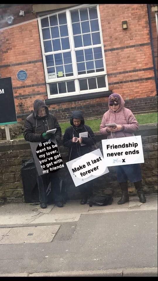 jazi68's tweet photo. Absolutely love the response from the people of #Stapleford #Ng9 to having the fanatical #40dfl invade their town! 
😂😂😂😂😂 https://t.co/AYSvx59TAp