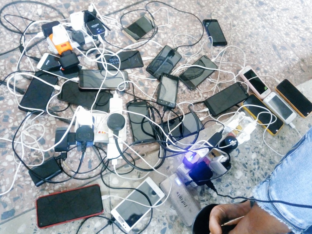 stckrmn's tweet photo. ๐ ๐ ๐
Lasuites dey vex ooo
#OnlyInLASU
#LASUOrientation2020
#LASU https://t.co/WATo1nWpds