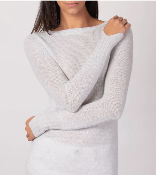 This sleek tunic shape is part of our Air Essentials collection. With a slightly open stitch and semi-fitted silhouette, it's the perfect style for a night out with a slight chill in the air..
-
#airessentials #summer2020 #newin #duffyonline #duffycashmere