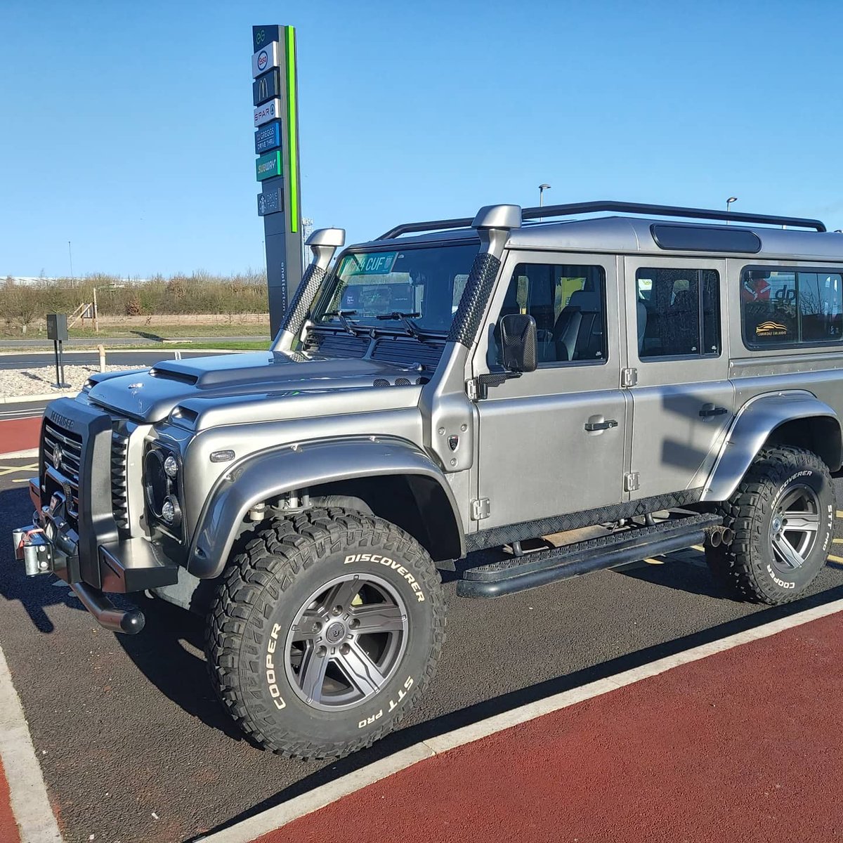 carshipuk's tweet photo. #EightyOneUk #LandRover lovely spec with 4.2 litre engine too https://t.co/68XSRsTRer