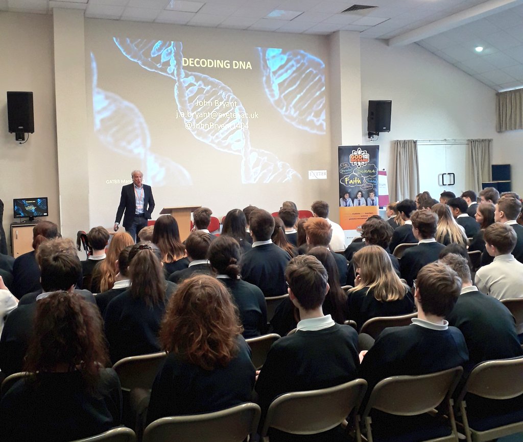 GatBB_UK's tweet image. Professor @JohnBryant1404  begins our first day at @GryphonSchool with Decoding DNA