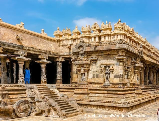 12c  #Airavateshwara temple, Darasuram, TN was built by  #RajaRajaChola II.The  #Shiva temple got its name after Airavata, the elephant of IndraThe temple is built of Stones & has 2 Sun dials which are incorporated as the wheels of chariot with stone horses in the Tiru mantapa 1/2