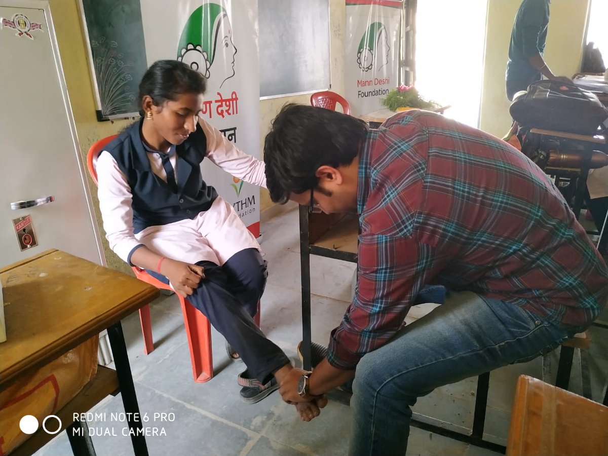 MannDeshiOrg's tweet photo. A Health &amp; Nutrition Workshop was organised @ #MannDeshiChampions Youth Development Centre, run with the support from #RYTHMFoundation. We had Dr. Harshad Nikam, a Satara-based physiotherapist, interact with our students on the importance of eating healthy &amp; exercising regularly. https://t.co/FLo533l7Lp