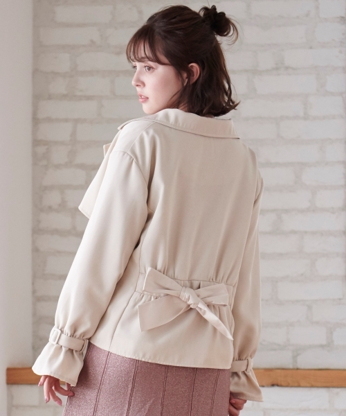 MAJESTICLEGONjp's tweet image. #SPRINGOUTER🎀
定番のトレンチコートを
この春はショート丈で😘💞
バックリボンで後ろ姿も可愛く🐰🍒✨

#バックリボンショートトレンチ
store.cityhill.co.jp/item/938436.ht…

@77_naachan
@MAJESTICLEGONjp
#マジェスティックレゴン
#MAJESTICLEGON
#加藤ナナ
#春アウター