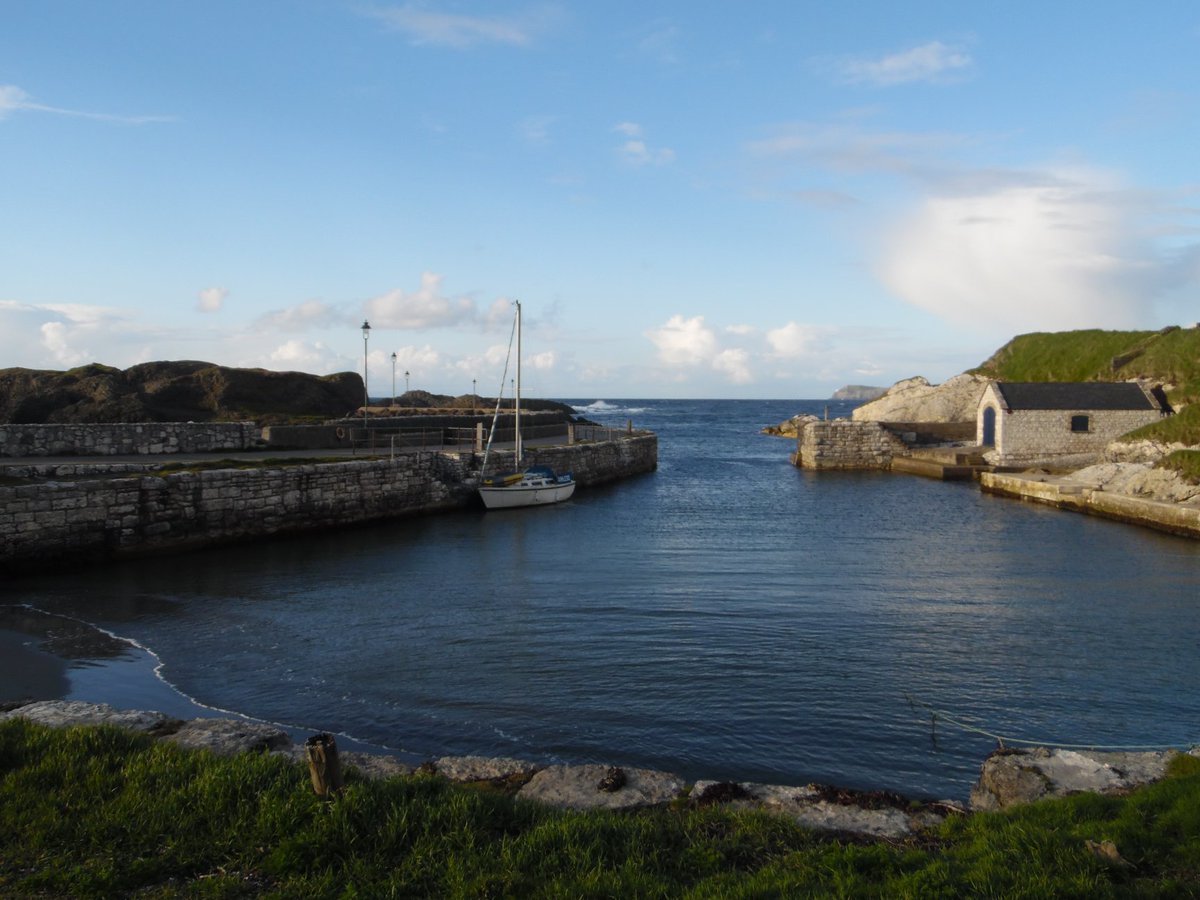 ScenesOfUlster's tweet photo. Ballintoy Harbour, County Antrim https://t.co/6wsBVndCxW