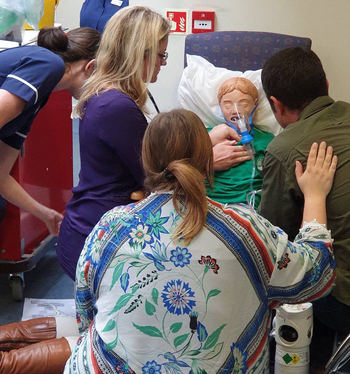 HealthInSW's tweet photo. Practising emergencies, testing processes, and identifying latent threats are all in a day’s work for the @RDE_Sim team, who simulate situations to train hospital staff in keeping patients safe. Thanks, team, for all your hard work! #PSAW20 https://t.co/dEvDUJ0YsK