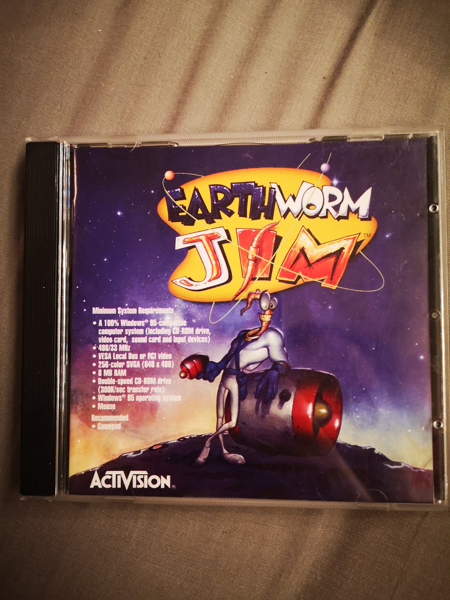 Twitter 上的Skreamies："Looking through one of the older draws in the house,  full of CD's and then find this. Earthworm Jim for Windows 95, mental specs  needed to run this https://t.co/oNAg2UcIBB" /