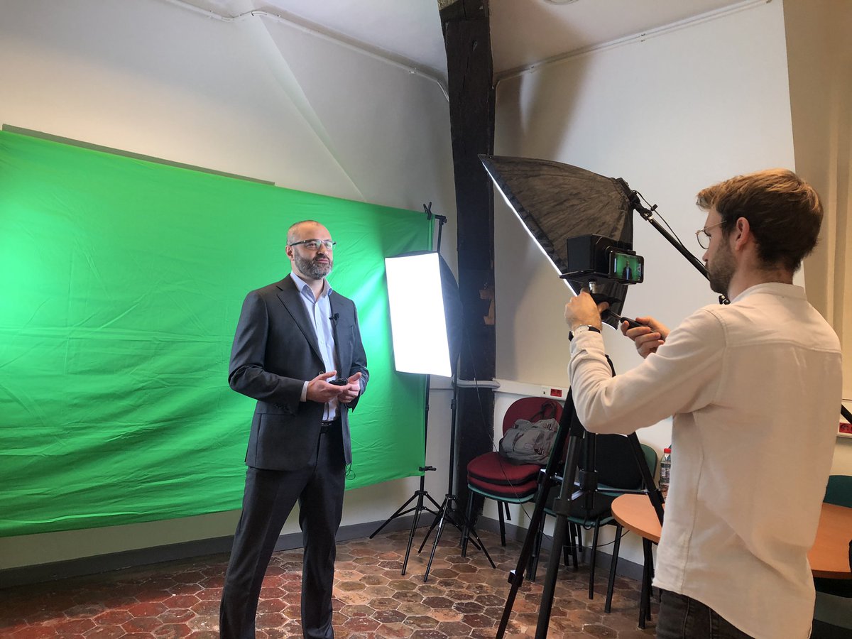 flavio_leoni's tweet photo. Behind the scene avec @Datagora et  @Strategie_Gouv ! 
Quelque chose se prépare 😉 https://t.co/6AzBhXUTxI