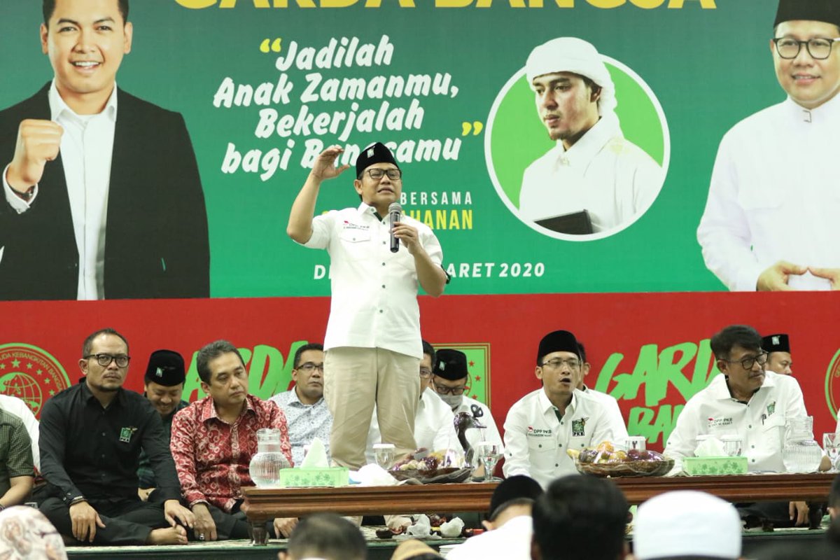 marirebahan's tweet photo. jangan berjalan dimuka bumi dengan penuh kesombongan dan congkak karena sebentar lagi engkau akan masuk ke dalam bumi juga." #MujahadahPKB https://t.co/QTkm5jLtKu