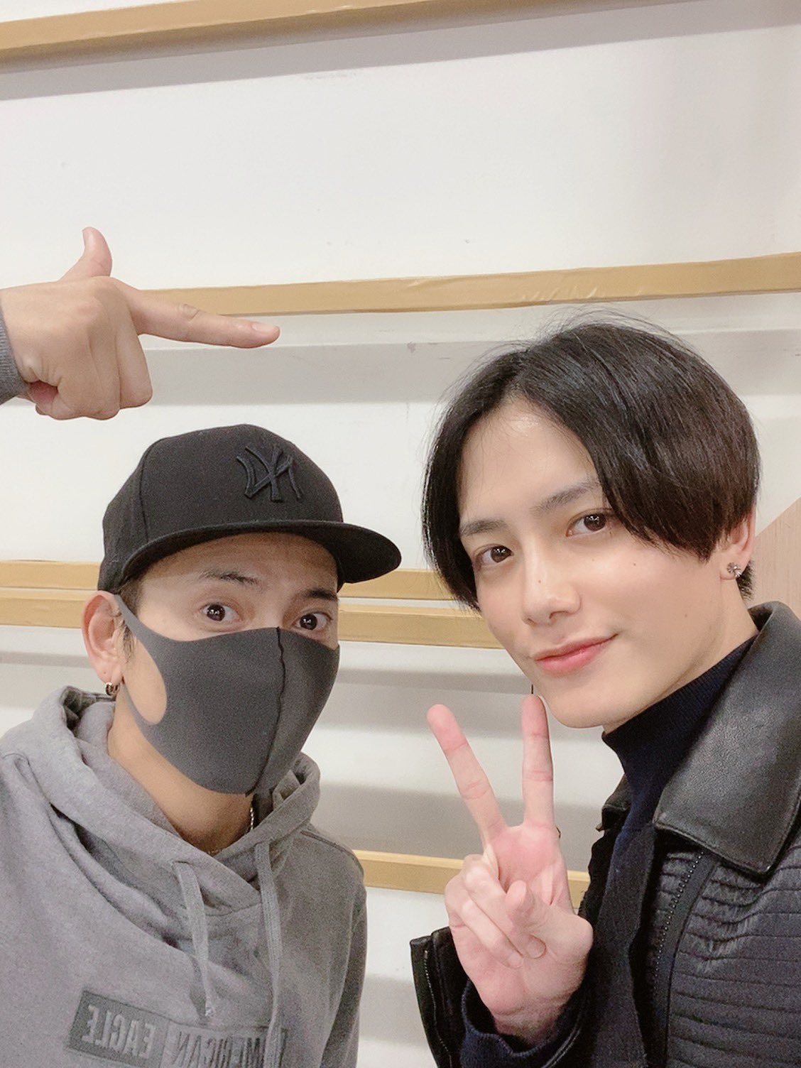 小野健斗 そう まさと今一緒の稽古をしています モダンミリー テニミュぶりの共演 何年だ 笑 12年くらい 昔悪い事たくさん教わったもんなー笑 いやいやそんな事はおいといて 変わらないまさの熱い男気が俺は好きだ モダンミリー面白いぞ 頑張り