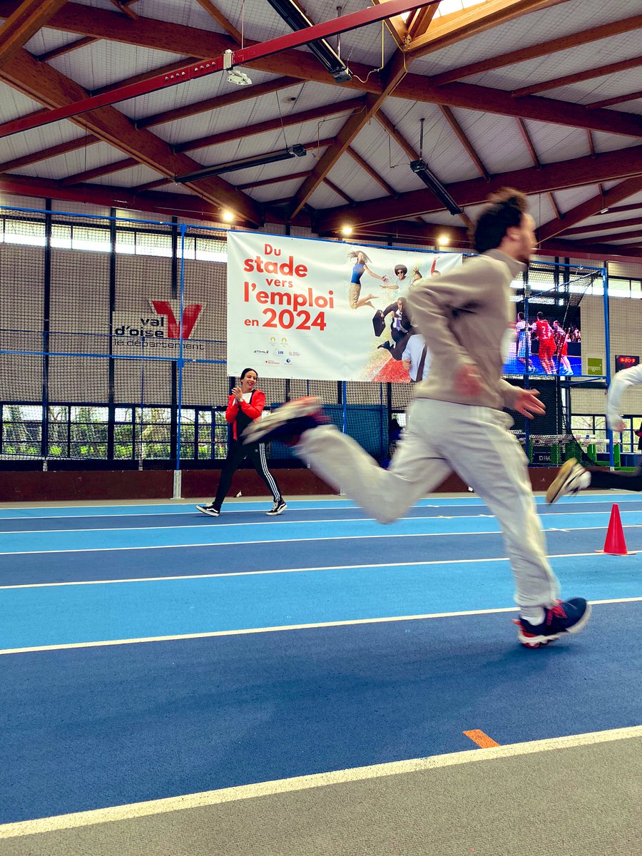 Candidats et recruteurs lancés au  @CDFAS_95 dans Du stade vers l’emploi en 2024 en partenariat avec <a href="/iledefrance/">Région Île-de-France</a> @poleemploi_IDF <a href="/FFAthletisme/">FFAthlétisme</a> <a href="/LIFAthle/">LIFA</a> <a href="/Paris2024/">Paris 2024</a> <a href="/Agence_du_Sport/">Agence nationale du Sport</a> L'occasion de faire du sport un tremplin vers l'emploi.