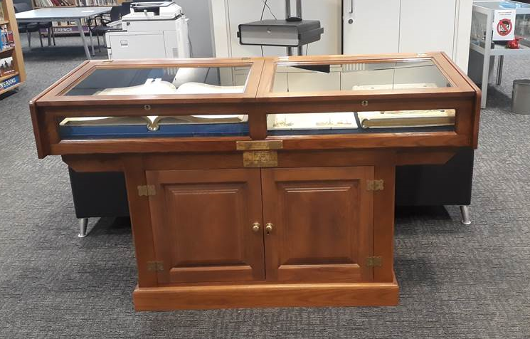 HullMaritime's tweet photo. Two Fishermen’s Memorial books have been relocated to the Hull History Centre so people can continue to pay their respects to the thousands of fishermen who were lost at sea. 

Read full story ➡️ https://t.co/Q1NmjV76Tc

#HullYMC https://t.co/PNZv732DUL