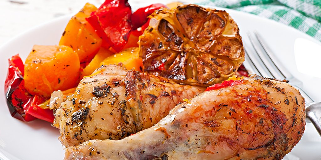 Prove_es's tweet photo. ¡Buenos días de jueves! 🍽️ Hoy queremos enseñaros una riquísima receta para hacer un plato de calabaza al horno con pollo al pimentón. 🤤 Haz clic aquí para no perdértela 👉 https://t.co/5OyDNITPSM 

#receta #comidasaludable #pollo #calabaza #polloalhorno #realfood https://t.co/aD0BSIGlZ3