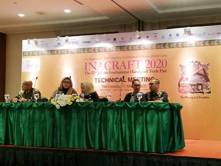 Rabu, 11 Maret 2020 kemarin tlh dilaksanakan Technical Meeting (TM) #INACRAFT2020 di Merak Room, JCC. TM dihadiri peserta pameran, ASEPHI &amp; Mediatama Binakreasi 
#INACRAFT22nd
#TheBeautyinDiversities
#TheLightofAceh
#CahayaAceh
#PesonaINACRAFTAceh2020
#AcehHalalTourism
#AcehHebat