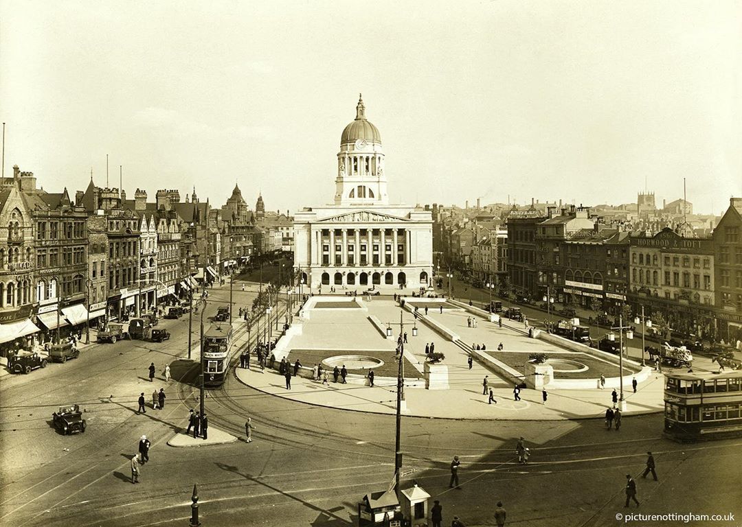 No1tingham's tweet photo. The Council House, #Nottingham, 1929. Built of Portland stone from the Isle of Portland, Dorset, as used for @StPaulsLondon. The stone was moulded &amp; carved, then brought to Nottingham. Each block was numbered &amp; later assembled like a jigsaw puzzle. Credit: https://t.co/r5GOr3Pkbb https://t.co/gC4ryMboeV