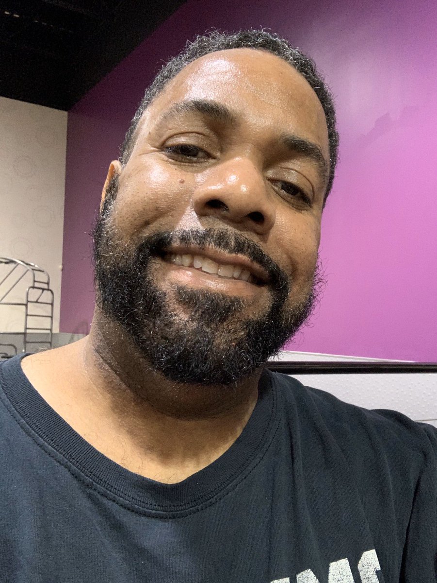 howiedmac's tweet image. Good Morning☀️☀️☀️... It’s “Thriving Thursday”... To become the person you dreamed to be you can’t be distracted by the people who aren’t driven and their only goal in life is to hold you back so they can act better than you.. Positive vibes to all until next time..#Fitandfocused