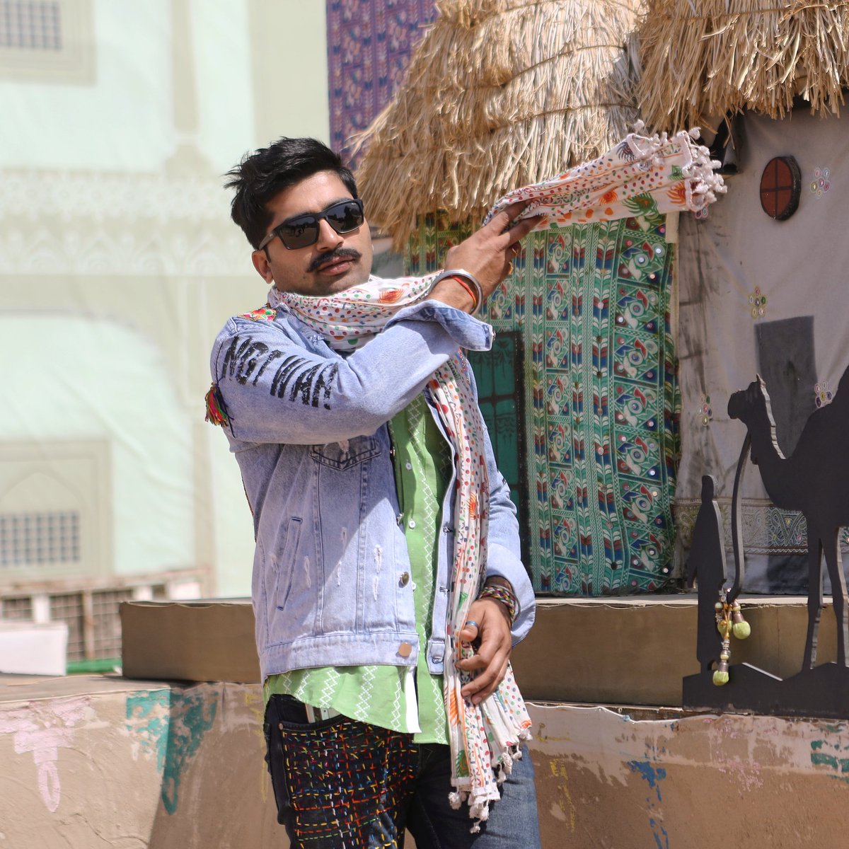 Gujarati_Films's tweet photo. Malhar's new look😎🤘 @MalharThakar
#gujaratifilm #TheGujaratiFilms https://t.co/1h1Ec1RcFu