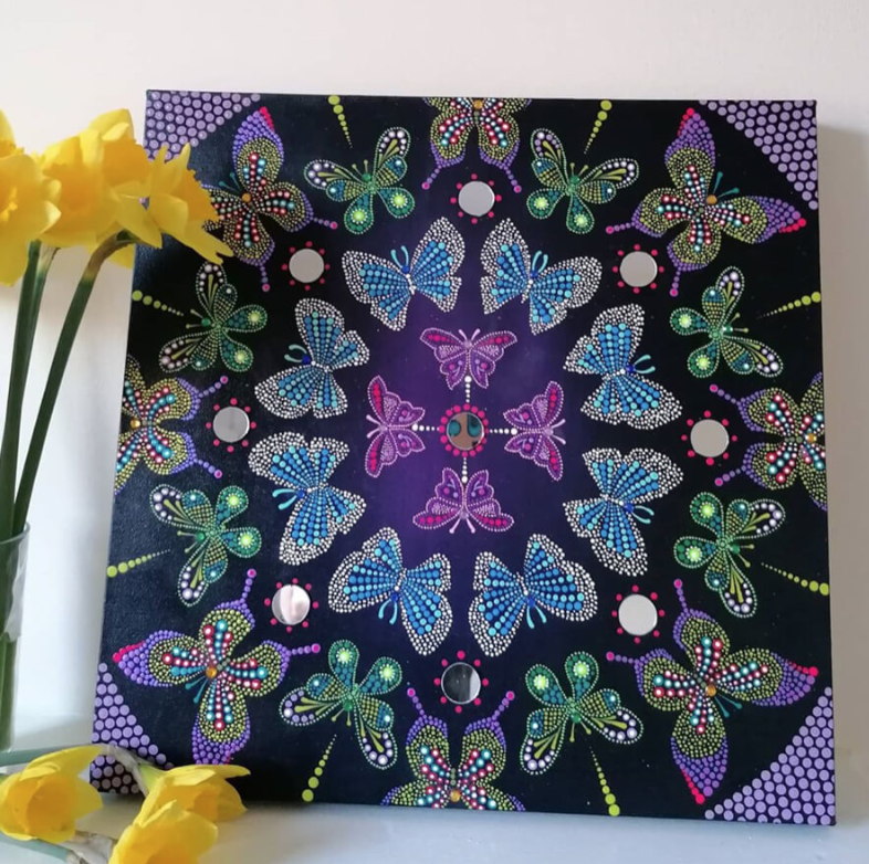 madeinhf's tweet photo. Architect turned artist Maribel Primo experiments with different artistic techniques and materials, like this pointillist mandala, with stunning effects.

See more of Maribel’s work in store #MadeinHF #StartUpMall #KingsMall @kings_mall_ldn @LBHF @HammersmithBID https://t.co/u9DUNeyEDD