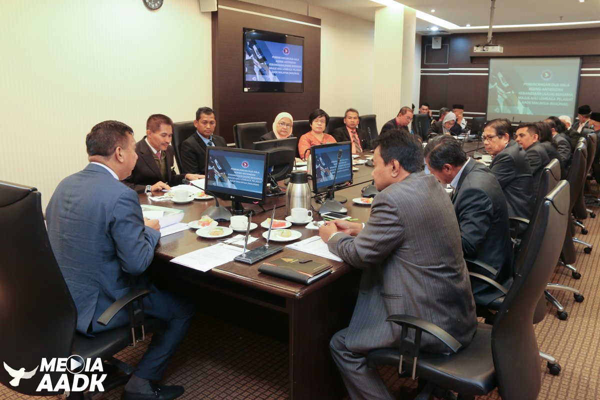 AADKMalaysia's tweet image. KAJANG, 12 Mac 2020. Berlangsung perbincangan antara AADK dan Majlis Ahli Lembaga Pelawat AADK Malaysia (MALPALM). YDh CP Dato' Sri Zulkifli Abdullah mempengerusikan mesyuarat manakala MALPALM di ketuai oleh YBhg Datuk Abdullah bin Hj Abu Bakar. #MALPAL
