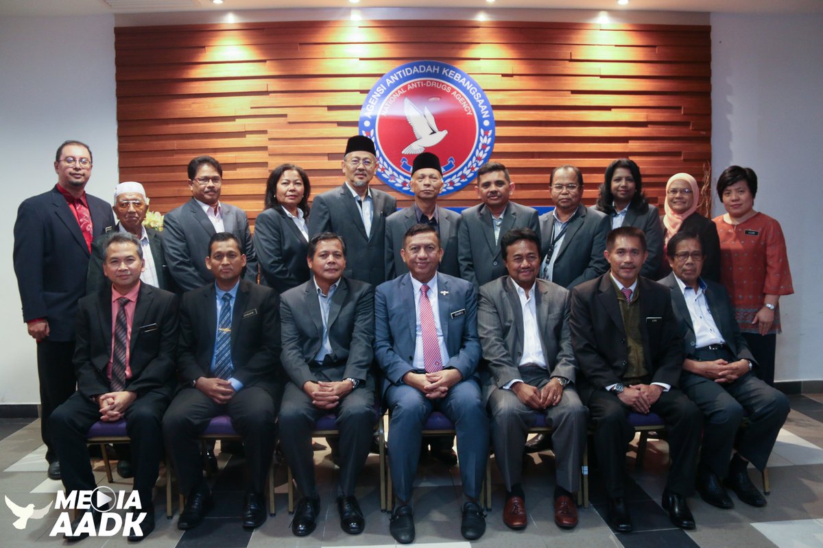 AADKMalaysia's tweet image. KAJANG, 12 Mac 2020. Berlangsung perbincangan antara AADK dan Majlis Ahli Lembaga Pelawat AADK Malaysia (MALPALM). YDh CP Dato' Sri Zulkifli Abdullah mempengerusikan mesyuarat manakala MALPALM di ketuai oleh YBhg Datuk Abdullah bin Hj Abu Bakar. #MALPAL