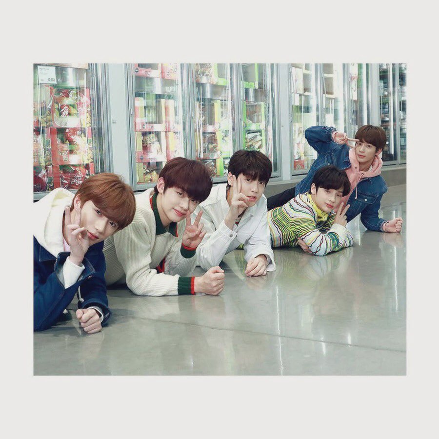 xixi6968's tweet photo. ~ ソンムル企画 ~

内容は画像にて👀

#txt 
#ソンムル 
#ソンムル企画 
#プレゼント企画 
#투모로우바이투게더
#MOAさんと繋がりたい 
#TOMORROW_X_TOGEHTER https://t.co/XGkKsxw9x3