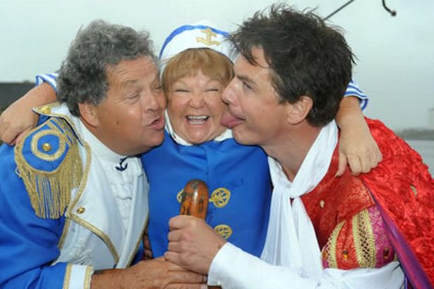  Happy Birthday, James! As a treat, here s a photo of The Krankies and John Barrowman. You re welcome! 