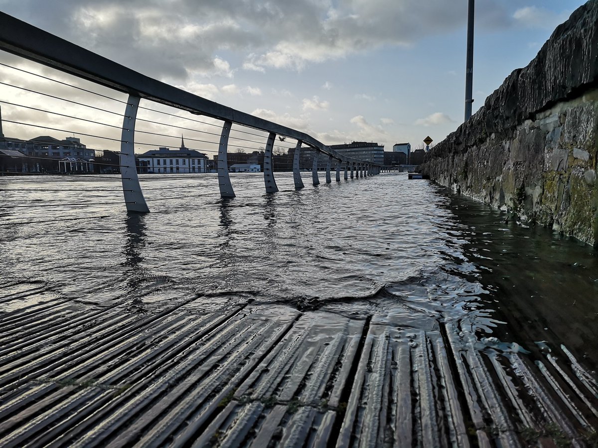High tide this morning in Limerick!
#hightide #Limerick #jjbowles #crazyweather #shannon #flooding
@UL @LimerickCouncil @Independent_ie @irishexaminer @IrishTimes @limerickpost @Limerick_Leader @waterwaysirelan @opwireland