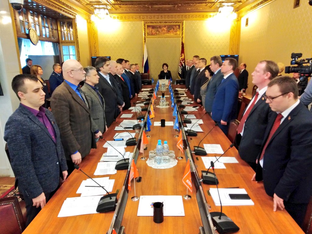 Началось внеочередное пленарное заседание Ивановской областной Думы. Видеотрансляция заседания ведётся на сайте регионального парламента ivobldumavideo.ru