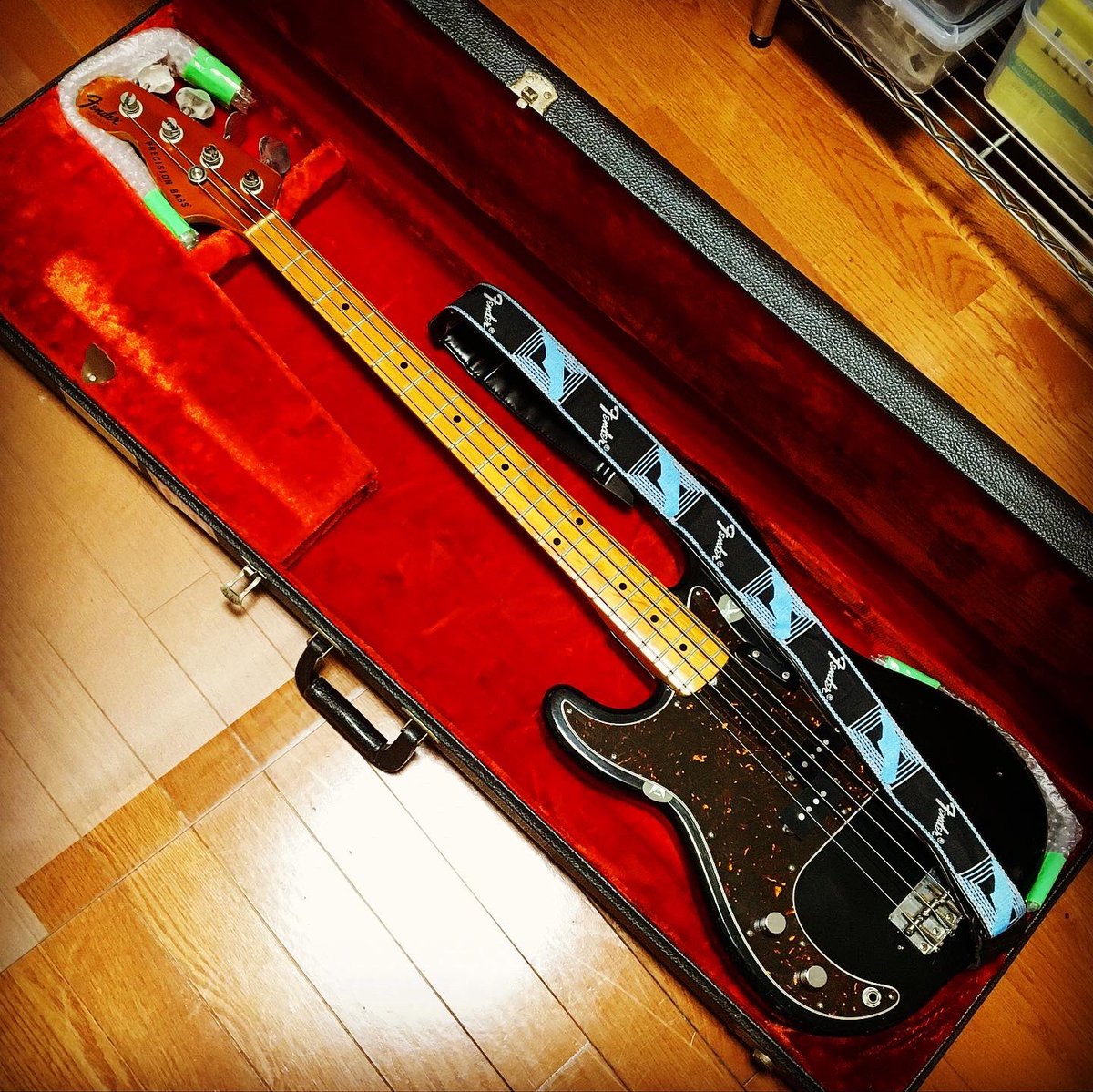 goro_murata's tweet photo. 機材のチェックや整理などを。
先日のベース会での出会いや発見もあり非常に有難いです。
機材や音楽の事をあーだこーだ考えたり試したりしている時間は悩ましくもあり楽しくもある一時です。
#小物入れゲット #fenderusa #77年 #pbass #tubeworks #塩バターどら焼き
https://t.co/rqlJp9BUQ8 https://t.co/eSpKU9mWsN