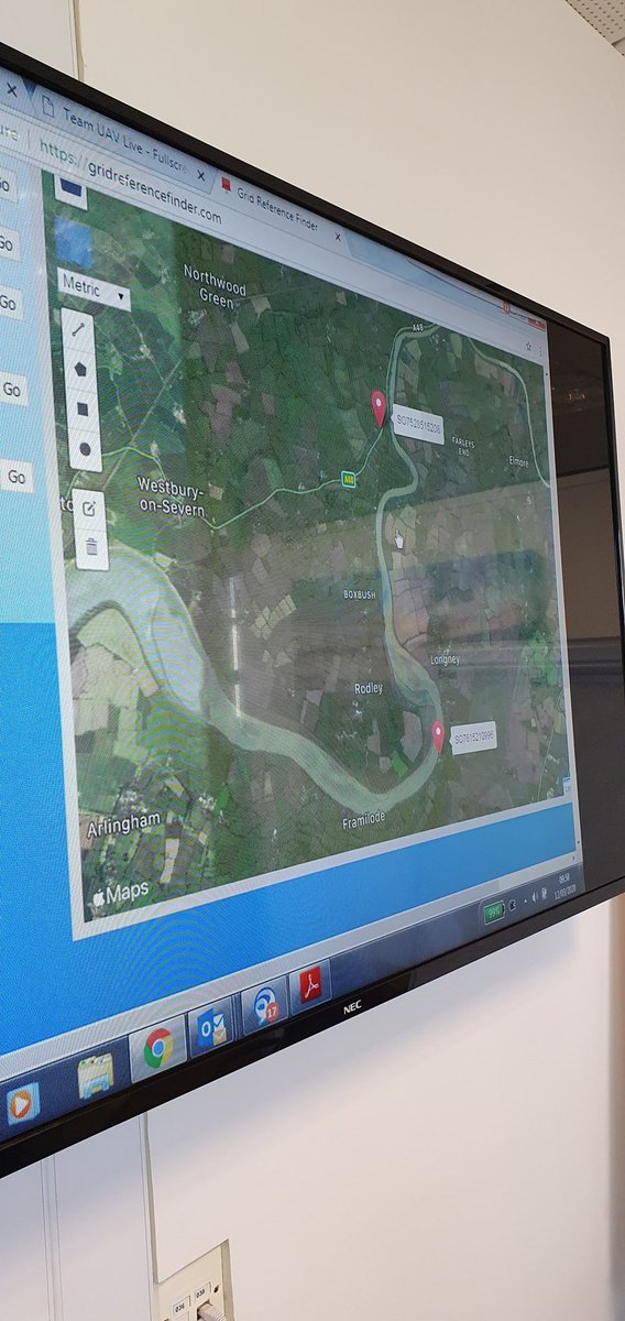 MarkBowersEA's tweet photo. Duty team sharing intel and discussing tidal impacts up the Severn/ Wye. High tide is moving quickly through, usual areas getting impacted. We've got officers on the ground and Live drone footage which we use to support our ongoing response. Partners also engaged. #JointResponse https://t.co/47fwherhLQ
